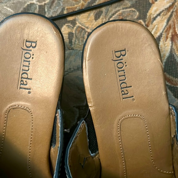 “BJORNDAL” studded slip proof clogs . Super cute for medical field - Picture 5 of 6